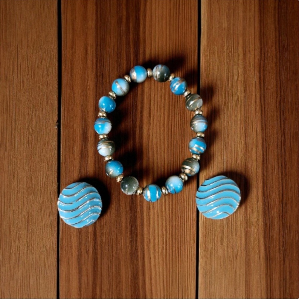 Lucite Turquoise Beaded Stretch Bracelet & Round Stud Earrings Jewelry Set